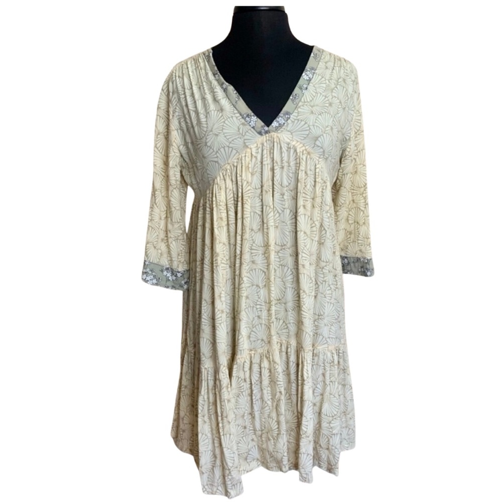 GENESIS Cream Tan Tiered Dress Medium 2 Floral Shell V-Neck Babydoll